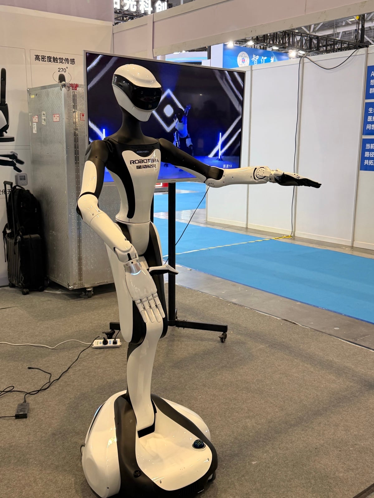 Robot humanoidalny na wystawie technologicznej